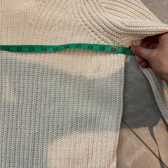 Banana Republic Sweater - Picture 5 of 5